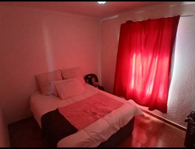 2 BEDROOM HOUSE FOR SALE IN STRETFORD
